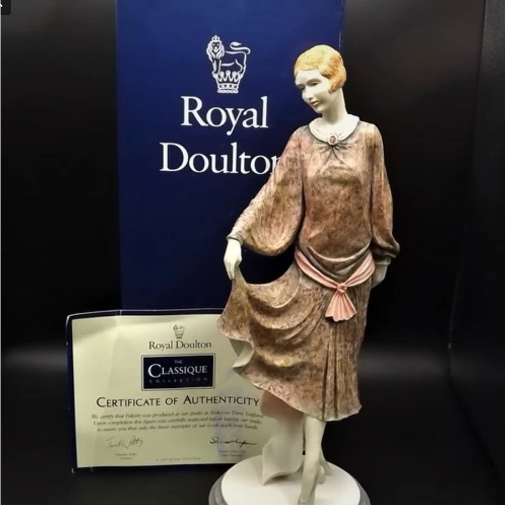 Royal Doulton Box in Navy and White